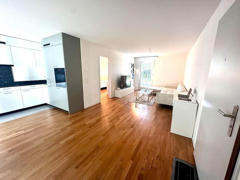 Moderne Wohnung Am Flughafen Opfikon-Glattbrugg Eksteriør bilde